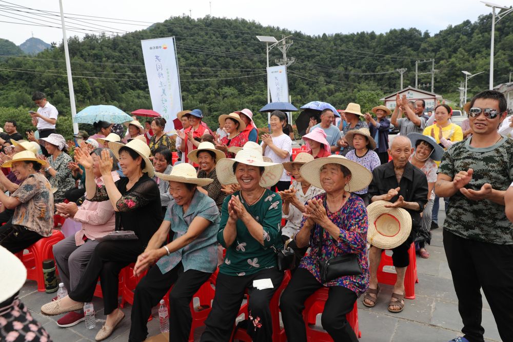 中國石油湖北銷售公司攜手竹溪縣下壩村共同締造生態(tài)小鄉(xiāng)村(圖1)